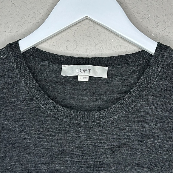 LOFT Cotton Blend Short Sleeve Top Size Medium - Picture 2 of 9